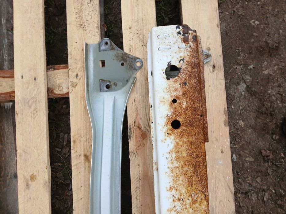 Belka pod zderzak tyl tylny Toyota Yaris III 11-20r 040 biala