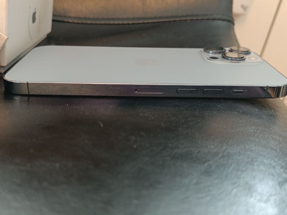 iPhone 13 Pro Max 128GB w zestawie z Airpods Pro, ładowarką indukcyjną i etui
