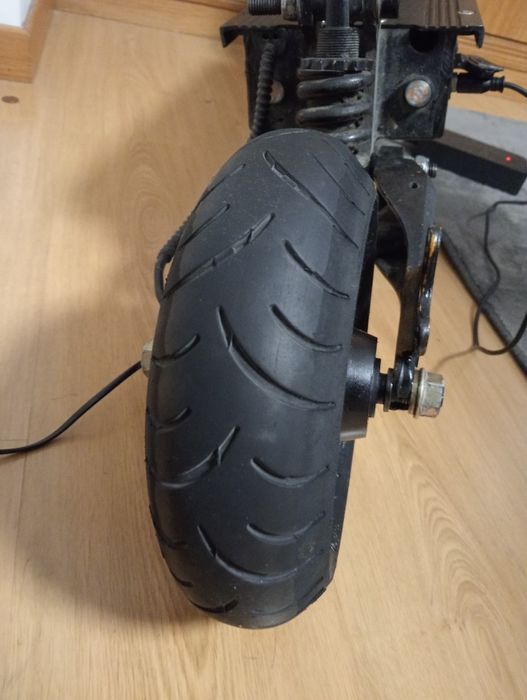 Laoti trotinete eletrica