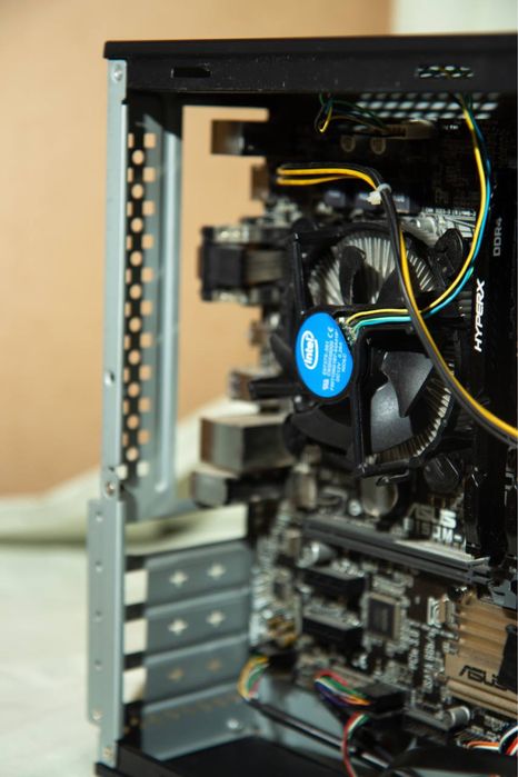 Компʼютер ASUS