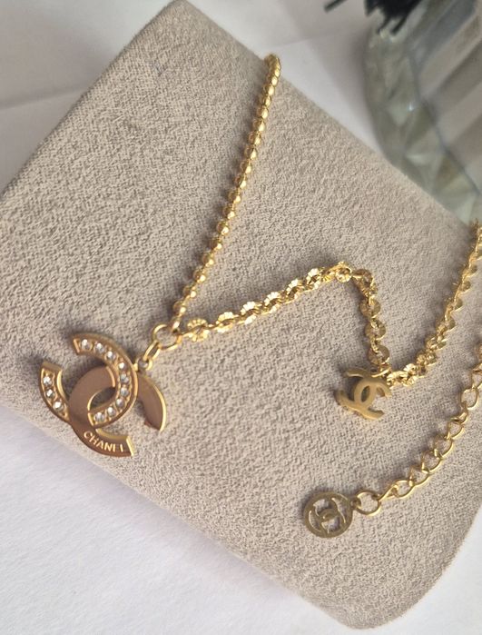 Niepowtarzalny łańcuszek, kryształki, napis Cudo