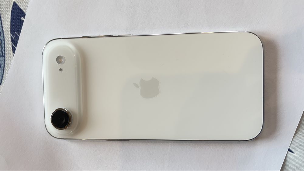 iPhone 17 Air 256GB Branco –Como Novo –Bateria 100% (Ativado Set 2025)