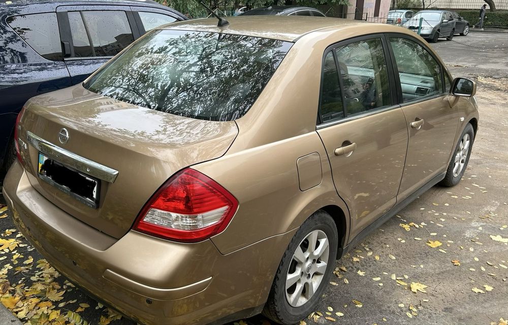 Nissan Tiida седан автомат 1.6