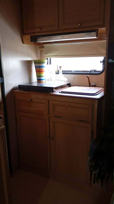 Caravana c estrutura exterior