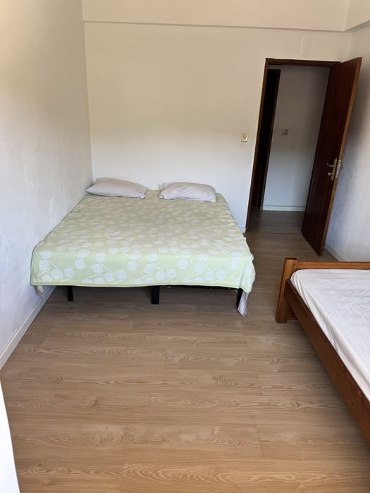 Arrenda-se um quarto