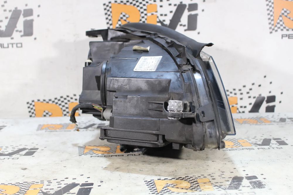 Ótica / farol esquerda MERCEDES-BENZ Classe C (W204)