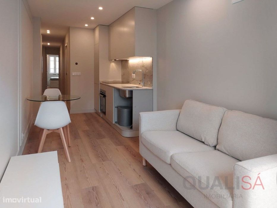 Apartamento T1 semi novo, equipado e mobilado no centro histórico d...
