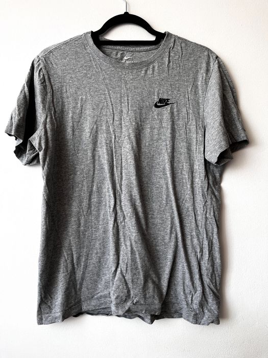 szary t-shirt Nike podkoszulek bluzka koszulka z małym logo basic canusal męska dla chłopca