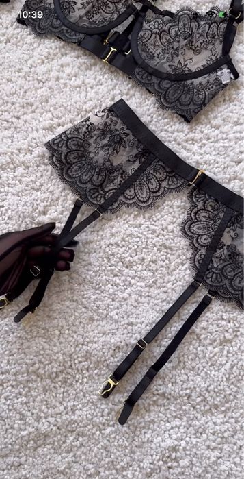 Розкішний комплект білизни