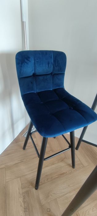 Komplet stół i krzesła barowe jak nowe