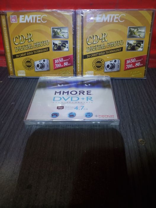 Cd/dvd 1 de jogo, 2 de música, 1 uefa e 3 de gravação de fotos selados
