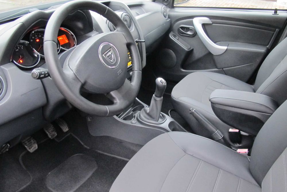 Автомобиль Dacia Duster 2014 (газ-бензин)