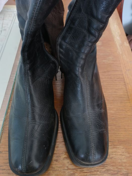 Botas em pele 40