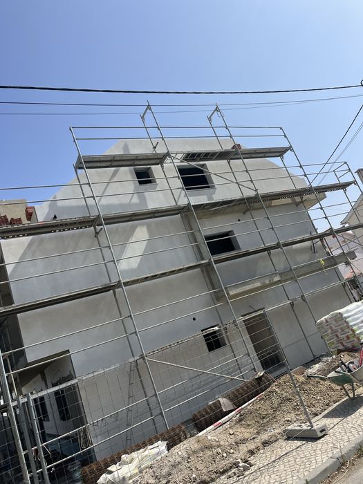 Fazemos capoto, pinturas  , barramento com rede e acabamento acrilico!