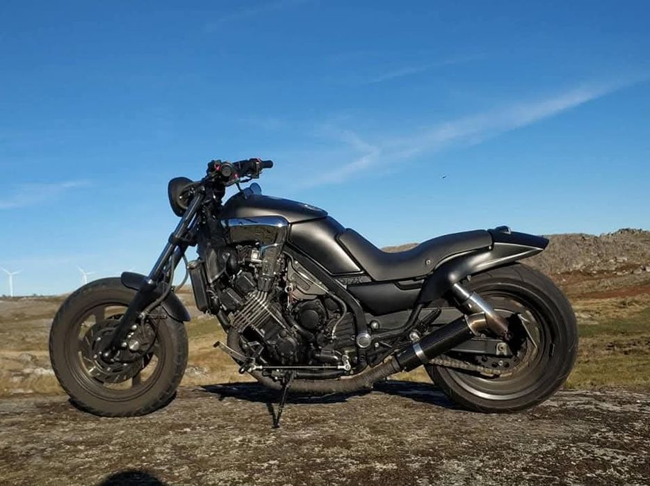 Yamaha fzx 750 customizada