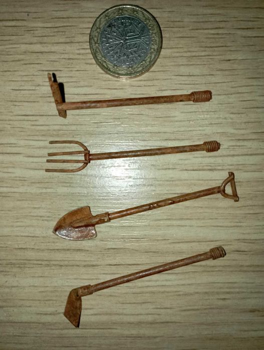 Conjunto 4 miniaturas de ferramentas agricolas - novo