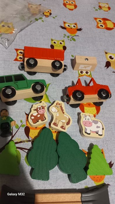 Потяг, машина, рейки, дерева, тварини до дерев'яної залізниці