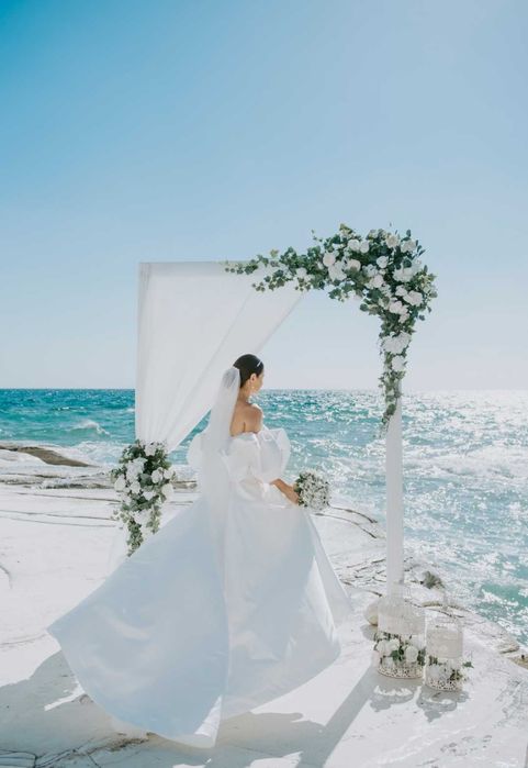 Вишукана весільна атласна сукня ( 2024)