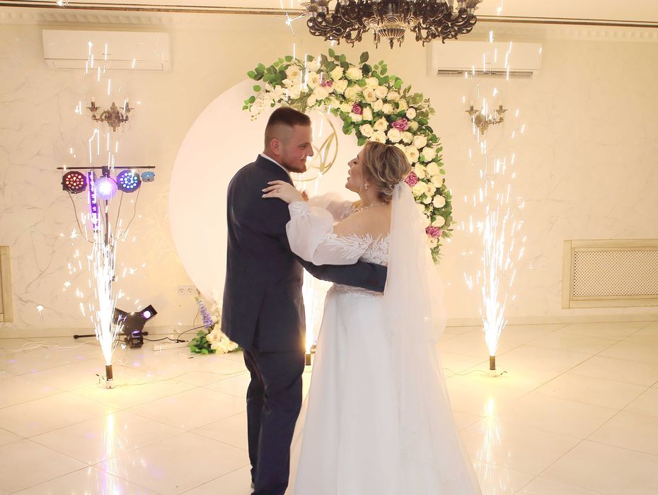 Ведущая.-Свадьба.Юбилей-400гр/час.Музыка. Фото+Видео-1000гр/ч.укр зала