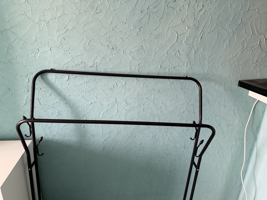 Stelaż metalowy na ubrania