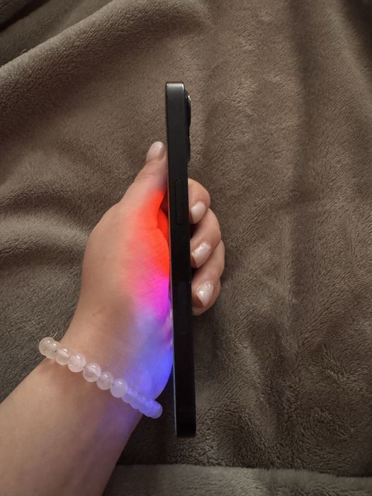 Продам iPhone 13 (256 гб)