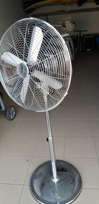 Wiatrak stojacy metalowy srebrny Thomson