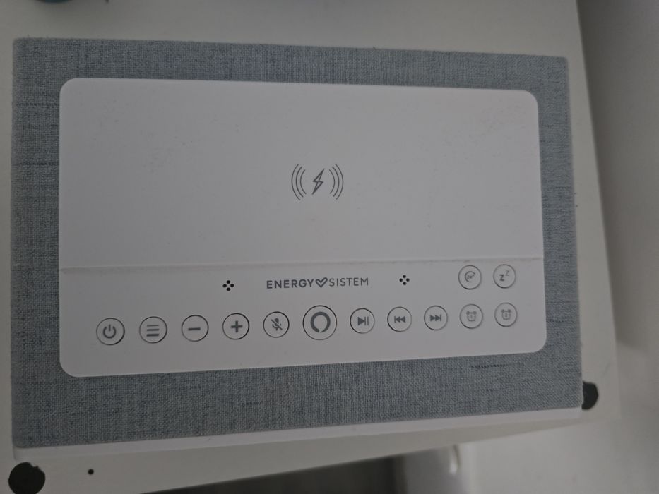 Relógio de mesa EnergySistem com Alexa integrada