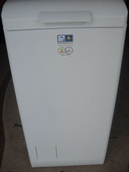 Pralka automatyczna Electrolux ładowana od góry.