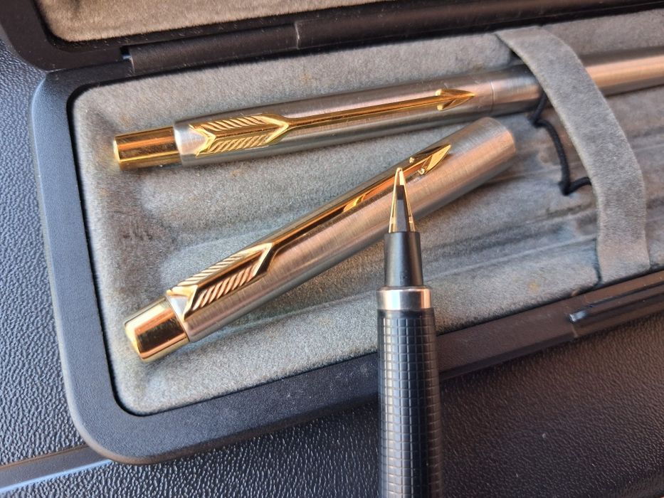 Canetas Parker Classic aço e ouro