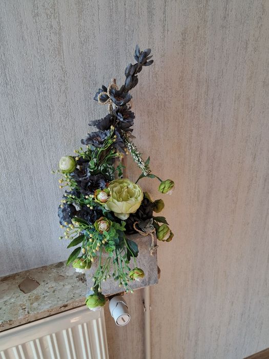 Kompozycja kwiatowa sztuczna