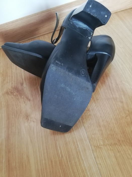 Buty ze skóry czarne roz. 35