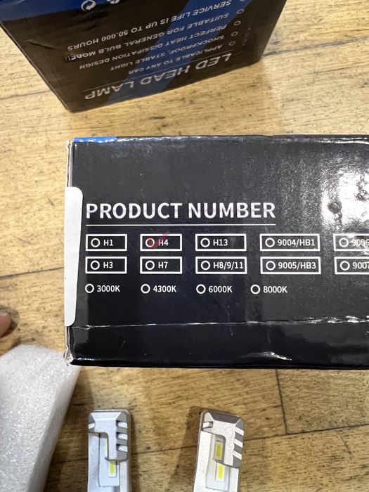 Par de Lâmpadas LED H4 para Carro/Mota - Novas (Super Brilhantes)