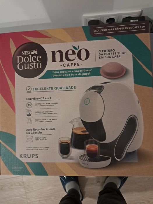Máquina de café ainda por estrear