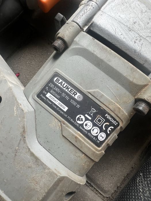 Młot udarowy Bauker uszkodzony