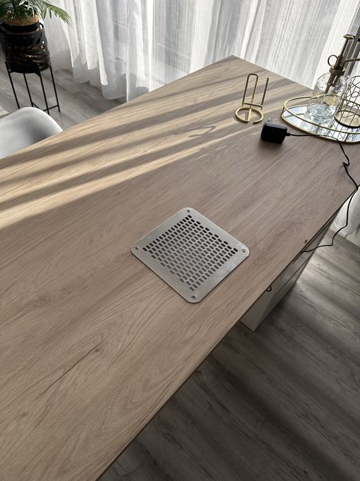 Mesa de unhas com aspirador