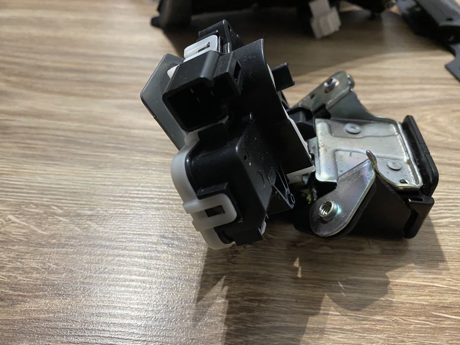 Замок крышки багажника Mazda CX-5 2017-2021