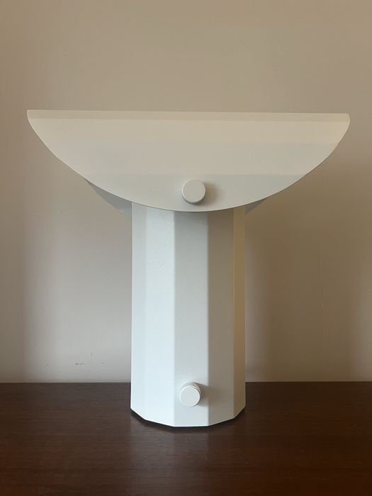 Lampa stołowa Apolin projektu Grynasz Studio