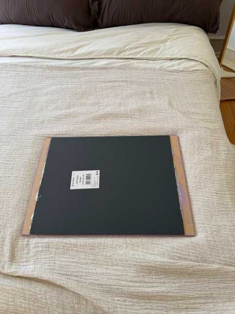 Espelho Artesanal Lilás com Design Ondulado – 56 x 40 cm