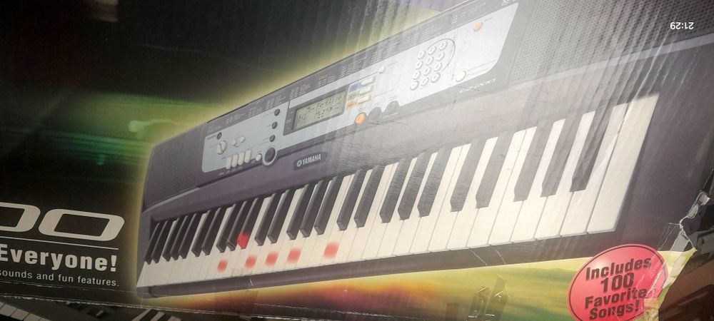 Teclado luminoso Yamaha EZ-200 com Suporte, 61 teclas iluminadas