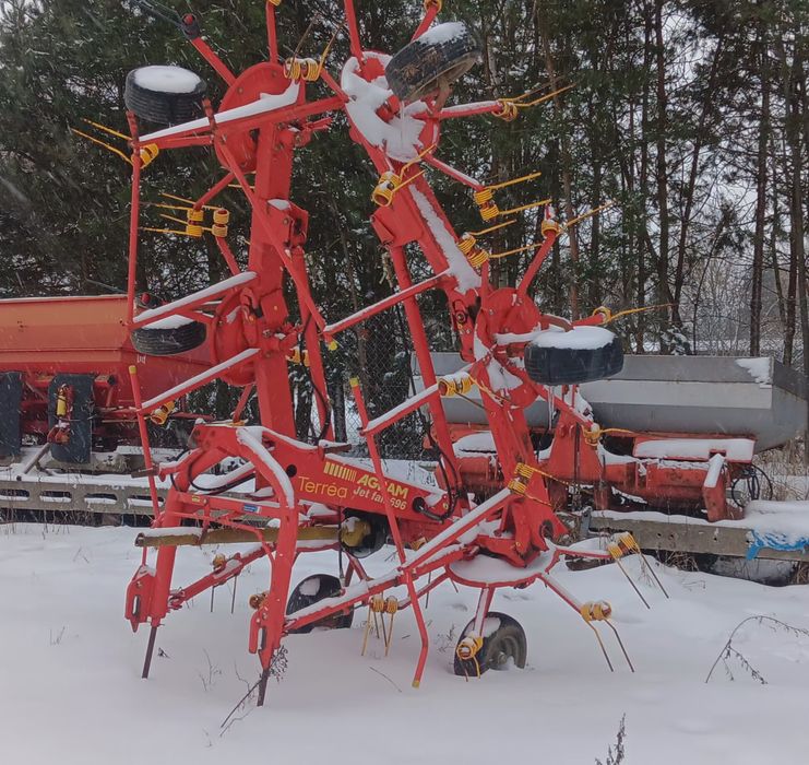 Przewracarka przetrząsarka do siana Agram