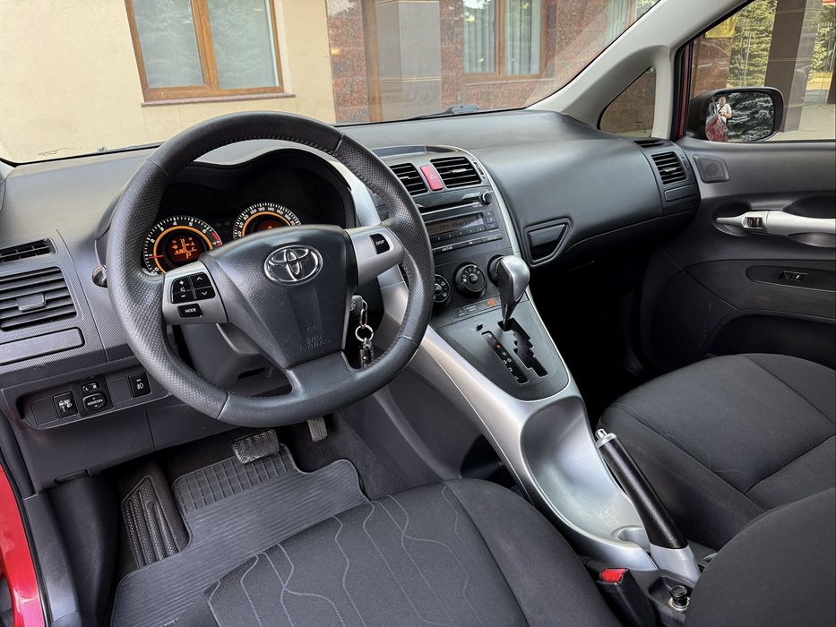 Toyota Auris 2011 год 1.6 Бензин Автомат 162000 пробег