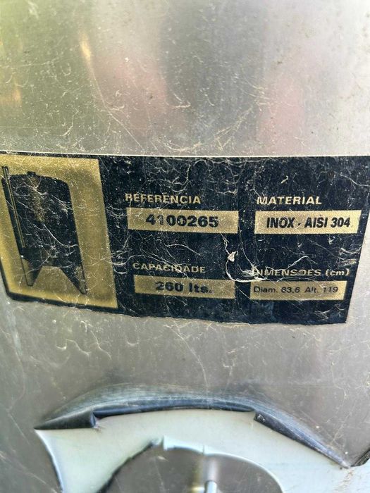 Tina em inox para vinho