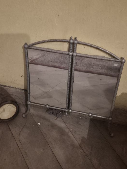 Stare podwójne lusterko