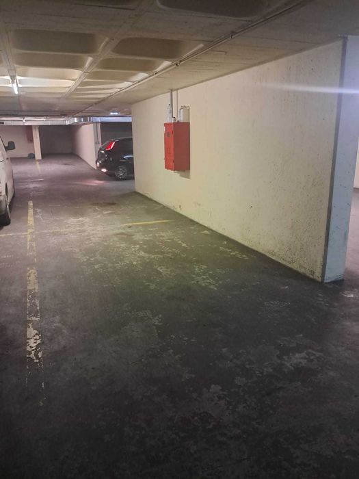 Garagem Fechada em Santa Engrácia — 15 m² | Oportunidade Rara em Lisboa