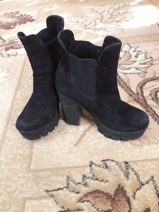 Ботинки замшевые