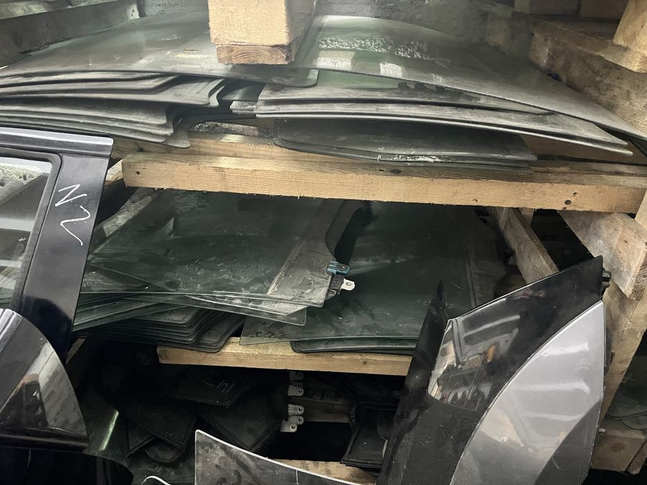 стекло в дверь стекло боковое Nissan Suzuki Mazda Mitsubishi Kia