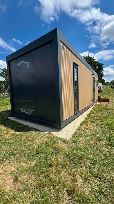 Nowoczesny domek modułowy 824 × 290 cm | PIR 100 mm | Lamele WPC | STEINER MODULAR