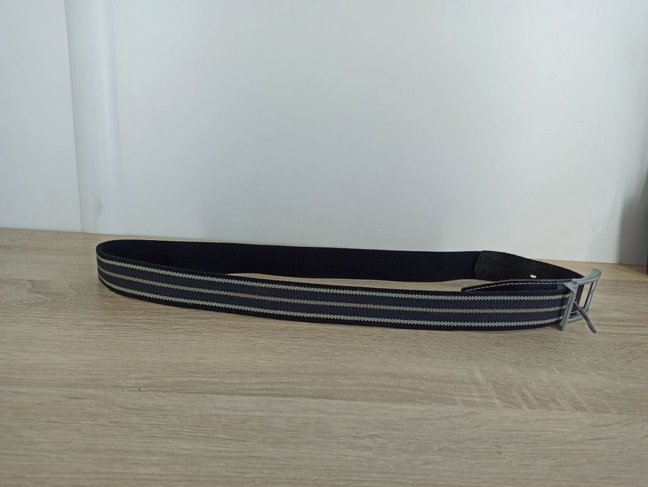 Pasek materiałowy wstawkami  skóry z klamrą metalową