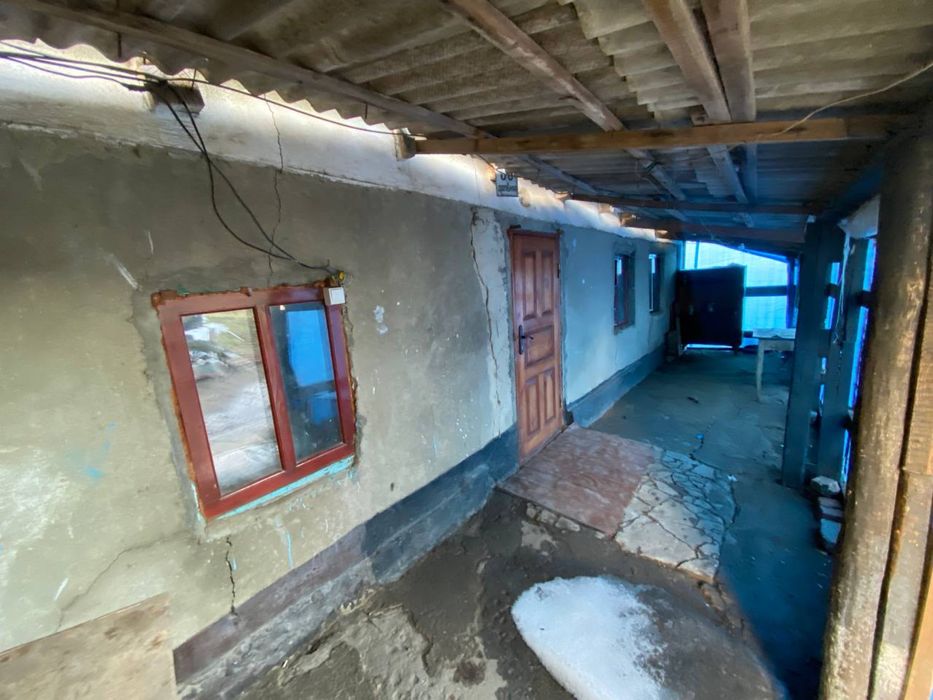 Продам хату та недобудованний будинок