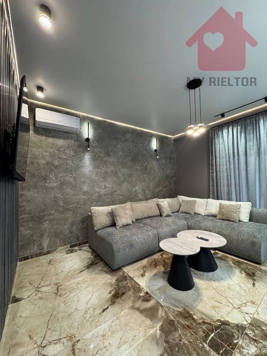 Продаж котеджу з сучасним дизайнерським ремонтом!